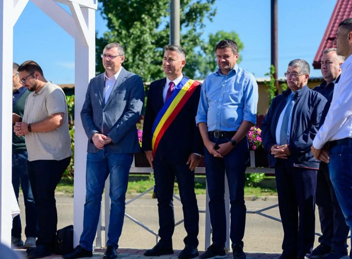 Piață Plugari