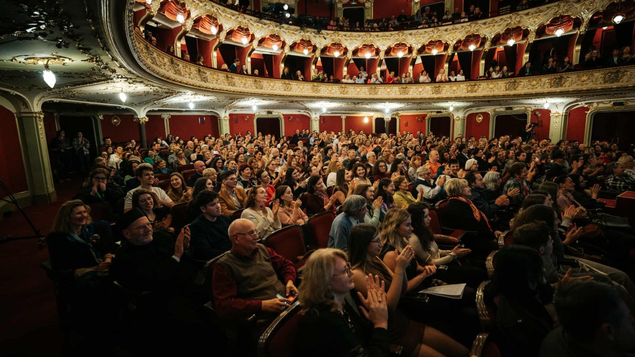 c3065b46-0799-435c-bbaf-49b7659aa3f0